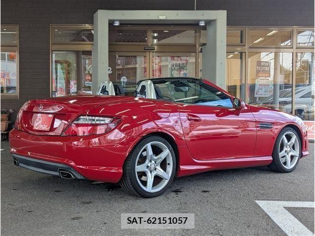 Mercedes Benz SLK 2011-08 8230795-2