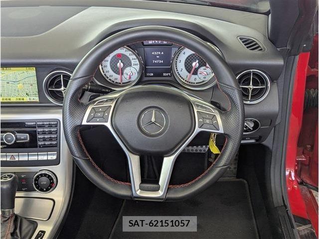 Mercedes Benz SLK 2011-08 8230795-6