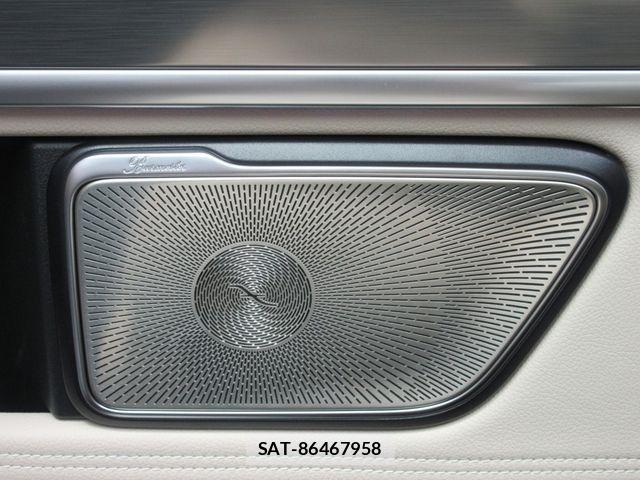 Mercedes Benz V-CLASS 2025-04 1257922-16