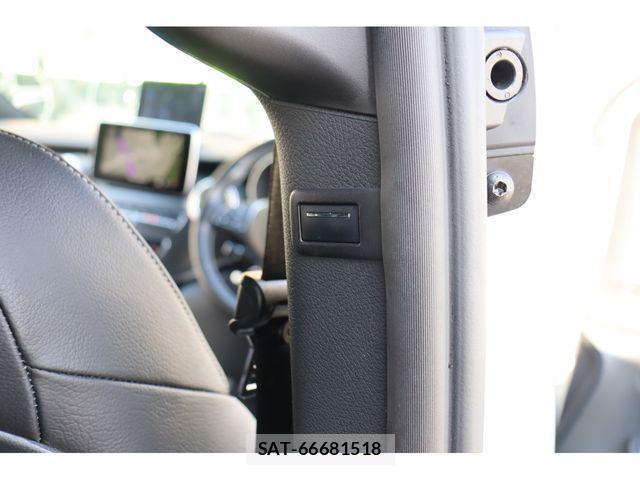 Mercedes Benz V-CLASS 2018-01 3379397-17