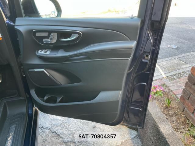 Mercedes Benz V-CLASS 2016-07 3833458-15