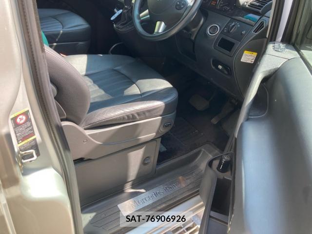 Mercedes Benz V-CLASS 2013-05 6995640-11