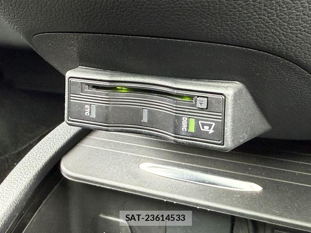 Mercedes Benz V-CLASS 2017-04 7358752-28