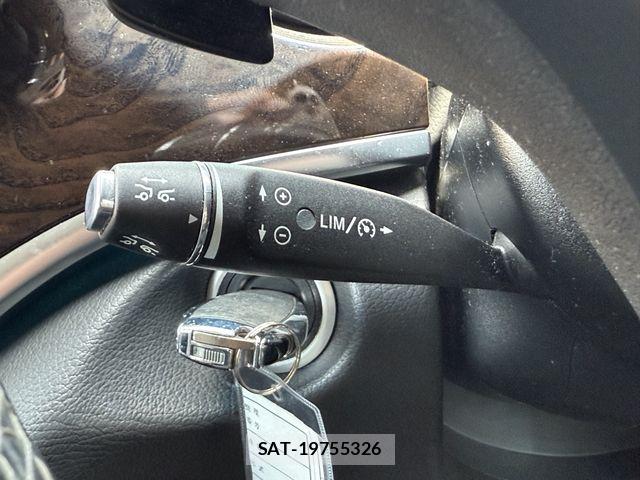 Mercedes Benz V-CLASS 2017-06 7902952-22