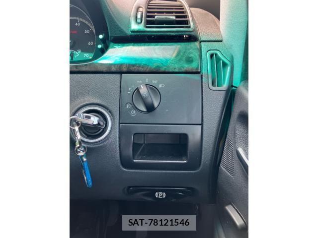 Mercedes Benz V-CLASS 2010-04 8315443-16