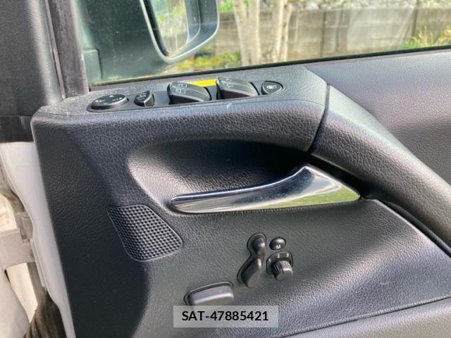 Mercedes Benz V-CLASS 2011-04 8562667-17