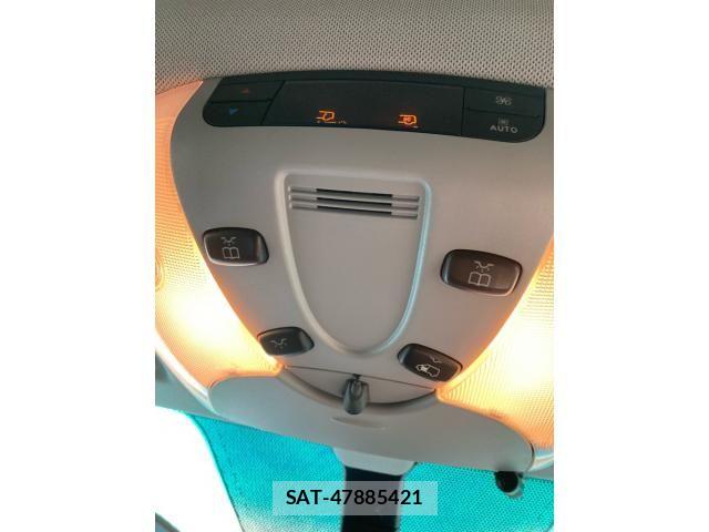 Mercedes Benz V-CLASS 2011-04 8562667-24