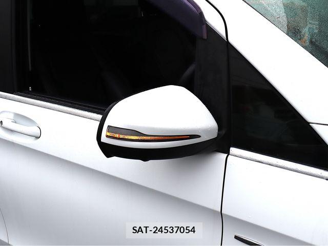 Mercedes Benz V-CLASS 2017-06 8830310-17