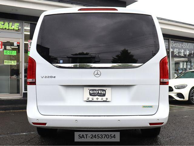 Mercedes Benz V-CLASS 2017-06 8830310-18