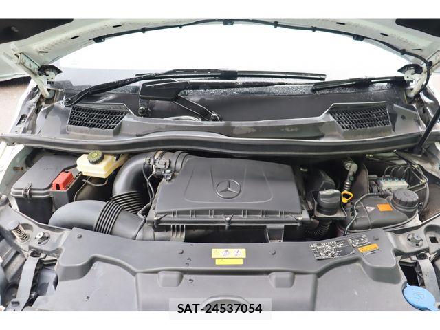 Mercedes Benz V-CLASS 2017-06 8830310-24