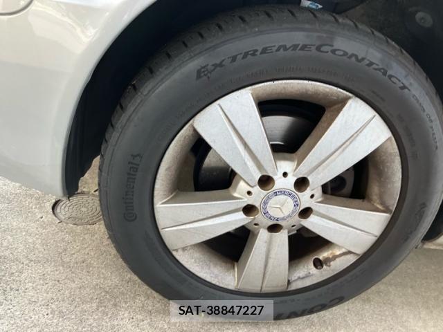 Mercedes Benz V-CLASS 2013-04 8830313-9