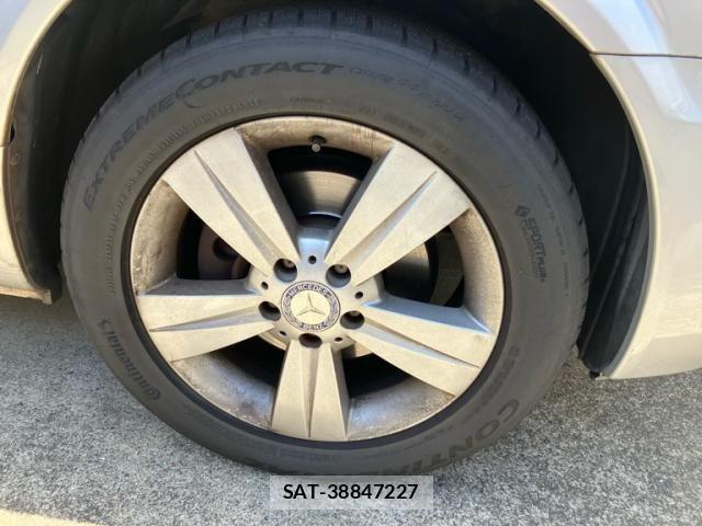 Mercedes Benz V-CLASS 2013-04 8830313-10