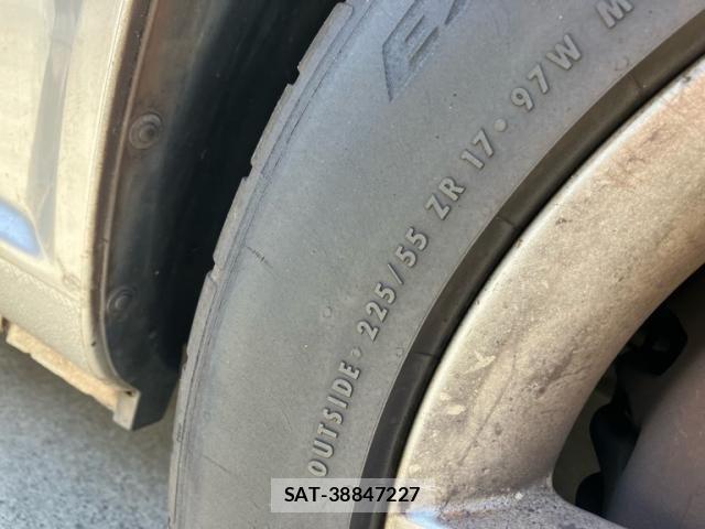 Mercedes Benz V-CLASS 2013-04 8830313-11