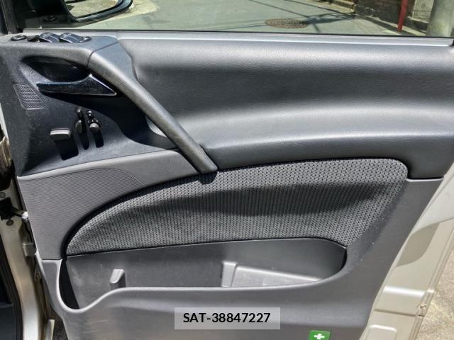 Mercedes Benz V-CLASS 2013-04 8830313-20