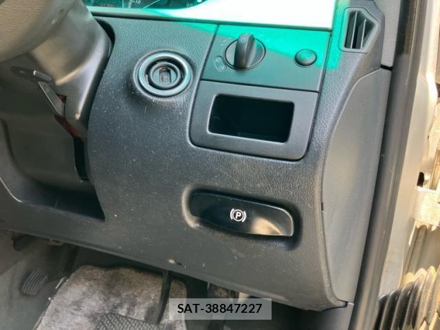 Mercedes Benz V-CLASS 2013-04 8830313-22