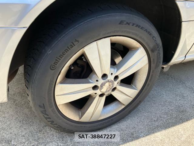 Mercedes Benz V-CLASS 2013-04 8830313-7