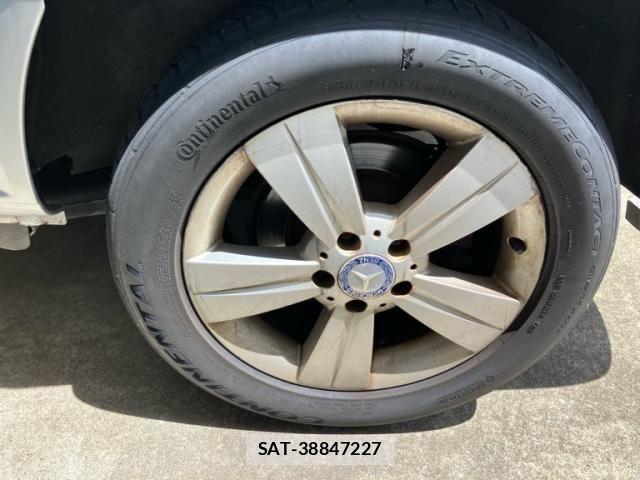 Mercedes Benz V-CLASS 2013-04 8830313-8