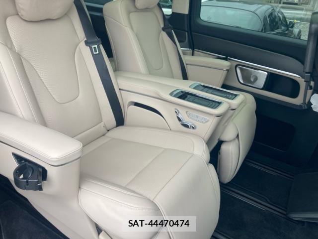 Mercedes Benz V-CLASS 2025-05 8830308-12