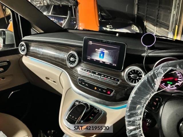 Mercedes Benz V-CLASS 2016-05 8883909-9