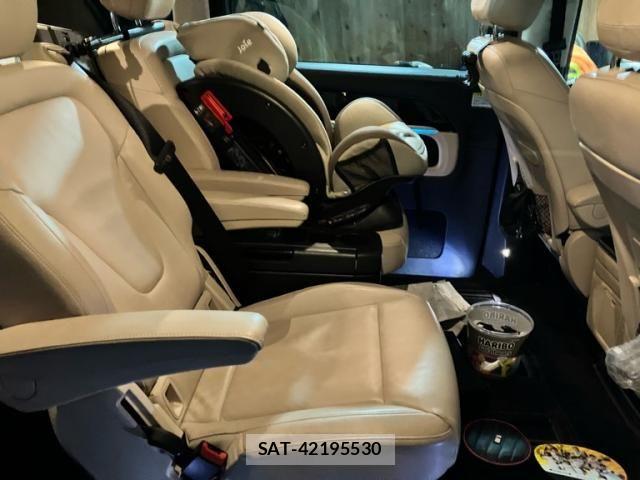 Mercedes Benz V-CLASS 2016-05 8883909-10