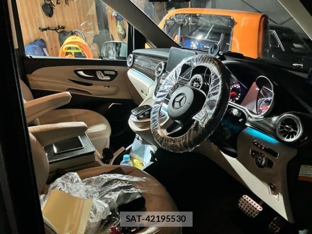 Mercedes Benz V-CLASS 2016-05 8883909-3