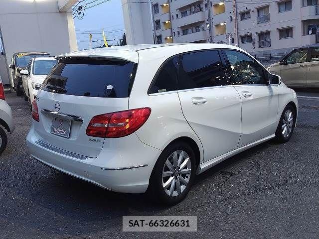 Mercedes Benz B-CLASS 2013-08 730627-21