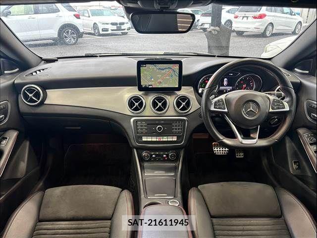 Mercedes Benz CLA-CLASS 2017-11 826407-2
