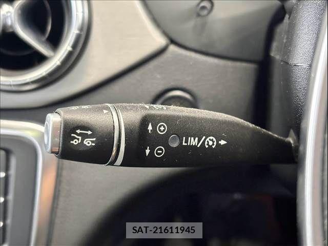 Mercedes Benz CLA-CLASS 2017-11 826407-8