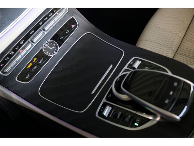 Mercedes Benz E-CLASS 2019-02 484390-18