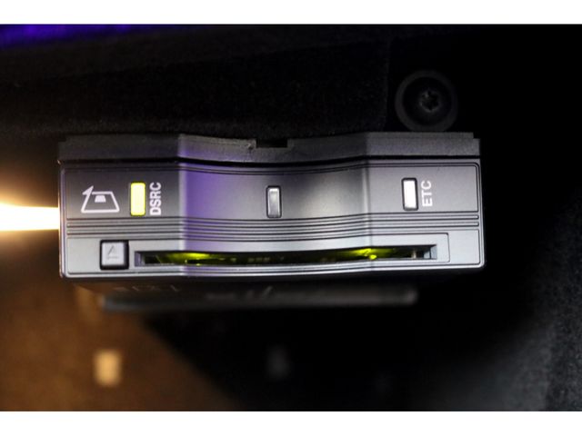 Mercedes Benz E-CLASS 2019-02 484390-23