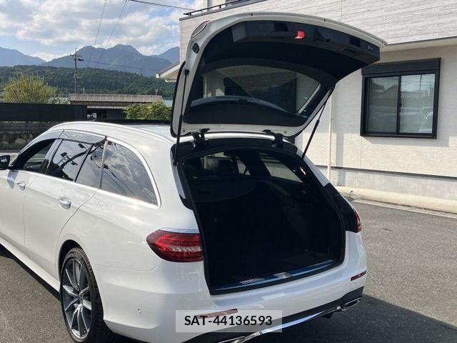 Mercedes Benz E-CLASS 2021-02 690450-10