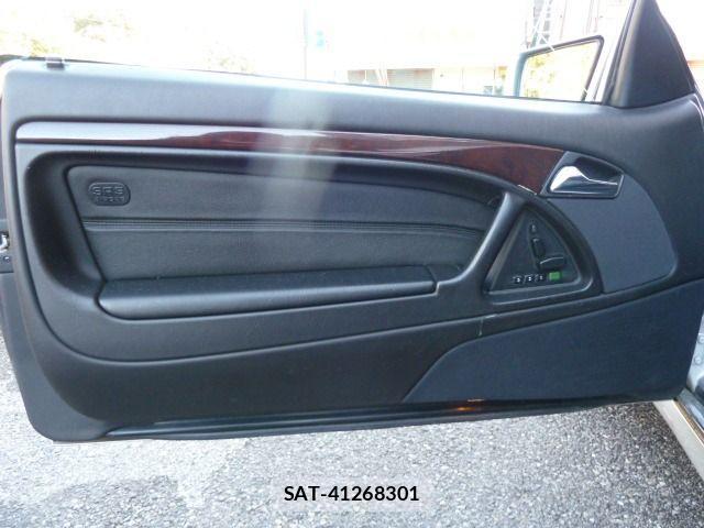 Mercedes Benz SL-CLASS 1997-12 820956-19