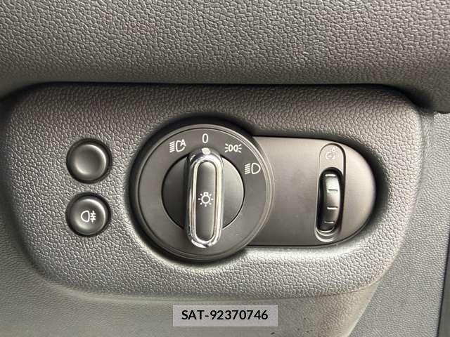 Bmw MINI CLUBMAN 2018-03 8685954-23