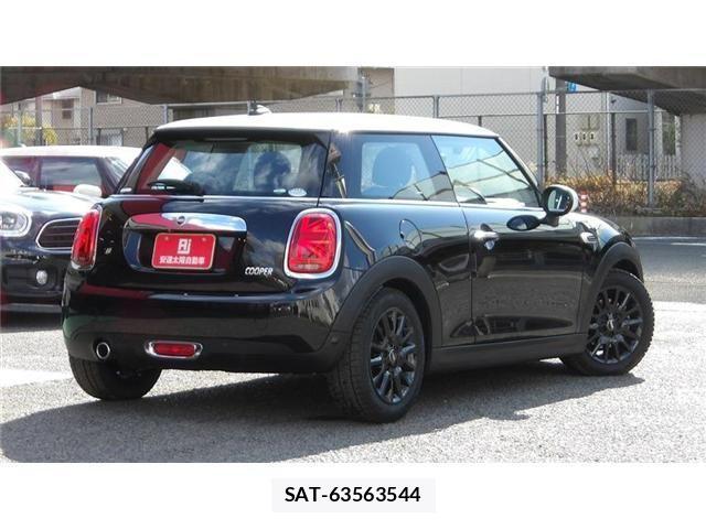 Bmw MINI 2018-06 2963838-3