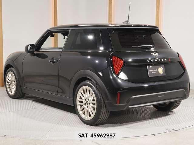 Bmw MINI 2024-11 5872020-10
