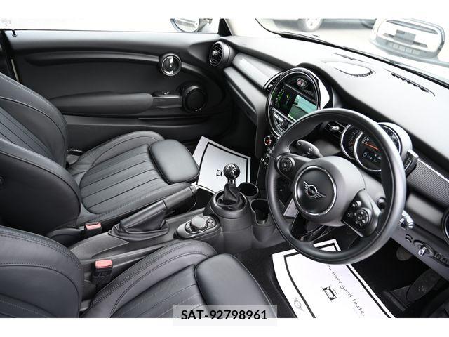 Bmw MINI 2018-06 7328379-13