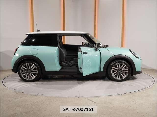 Bmw MINI 2024-08 8457901-23
