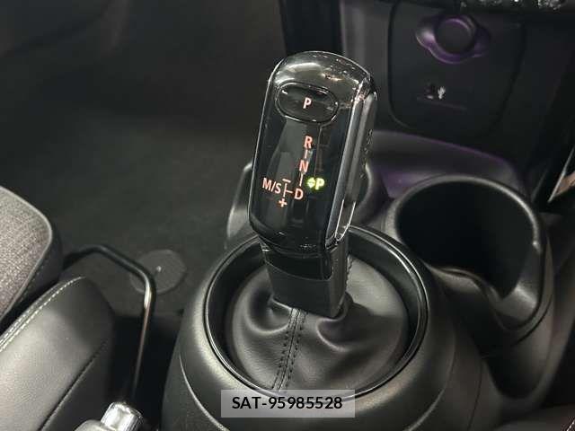 Bmw MINI 2022-01 8883912-10