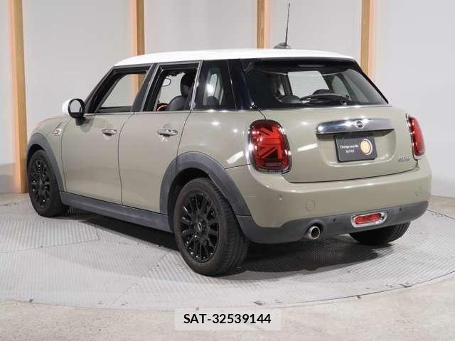 Bmw MINI 2019-04 7725696-9