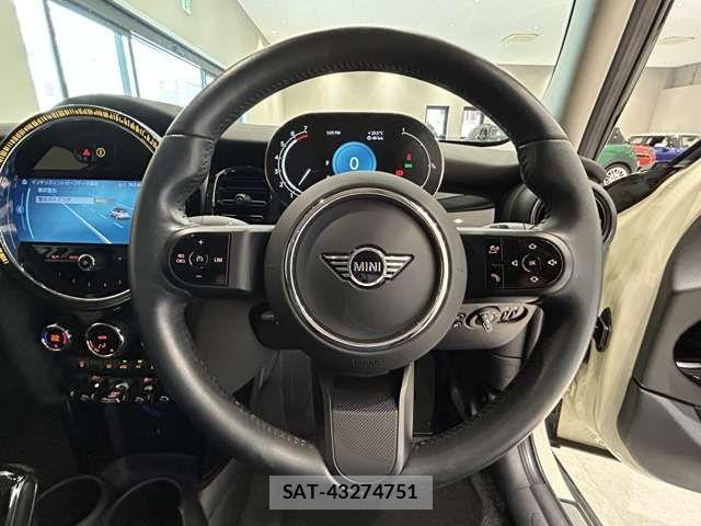 Bmw MINI 2022-04 8131237-19
