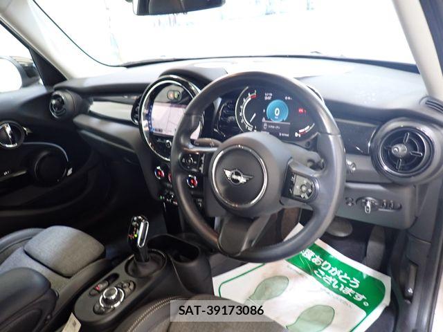 Bmw MINI 2021-12 8208725-1