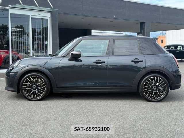 Bmw MINI 2024-10 8849798-12