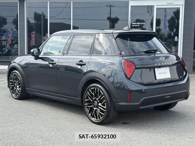 Bmw MINI 2024-10 8849798-13