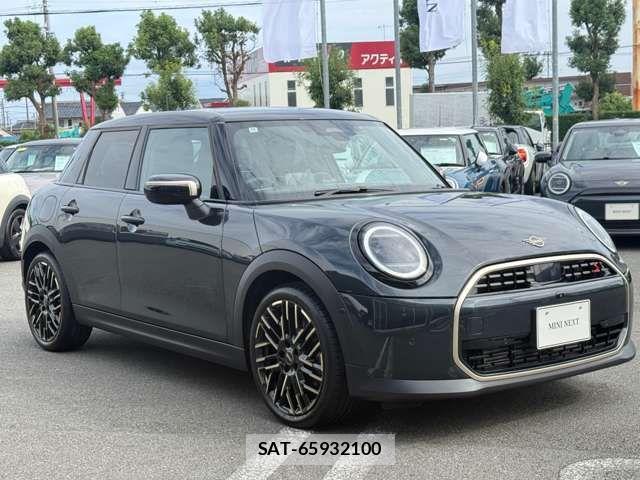 Bmw MINI 2024-10 8849798-17