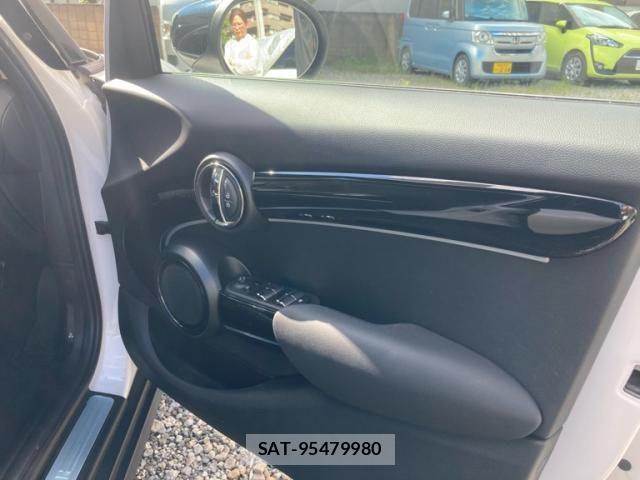 Bmw MINI 2023-11 8883914-18