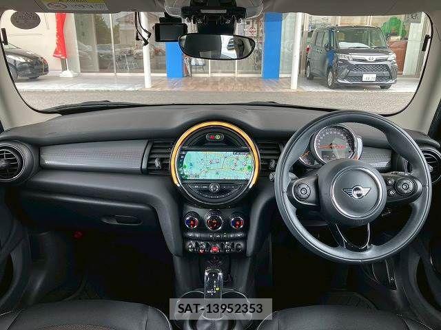 Bmw MINI 2020-09 8074606-2