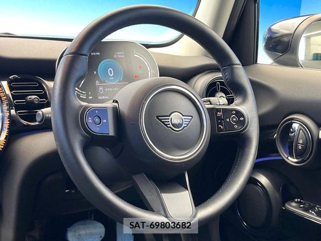 Bmw MINI 2022-04 8074604-10