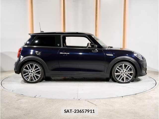 Bmw MINI 2023-11 8525777-20