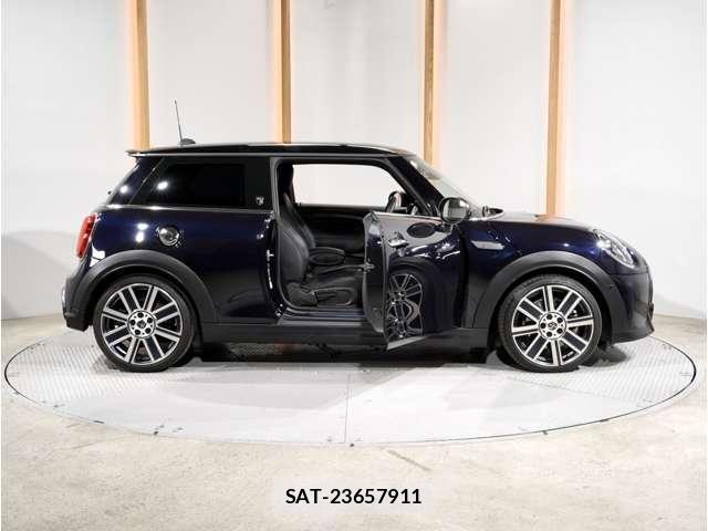 Bmw MINI 2023-11 8525777-21