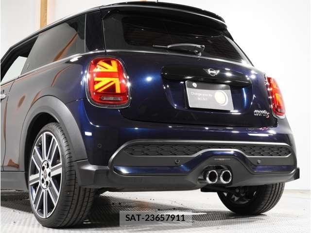 Bmw MINI 2023-11 8525777-24